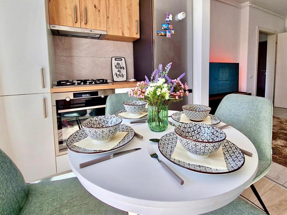 Sector3 Modern Living And Terrace